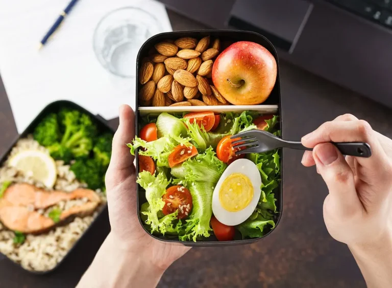 5 Snacks You Can Easily Pack For Work